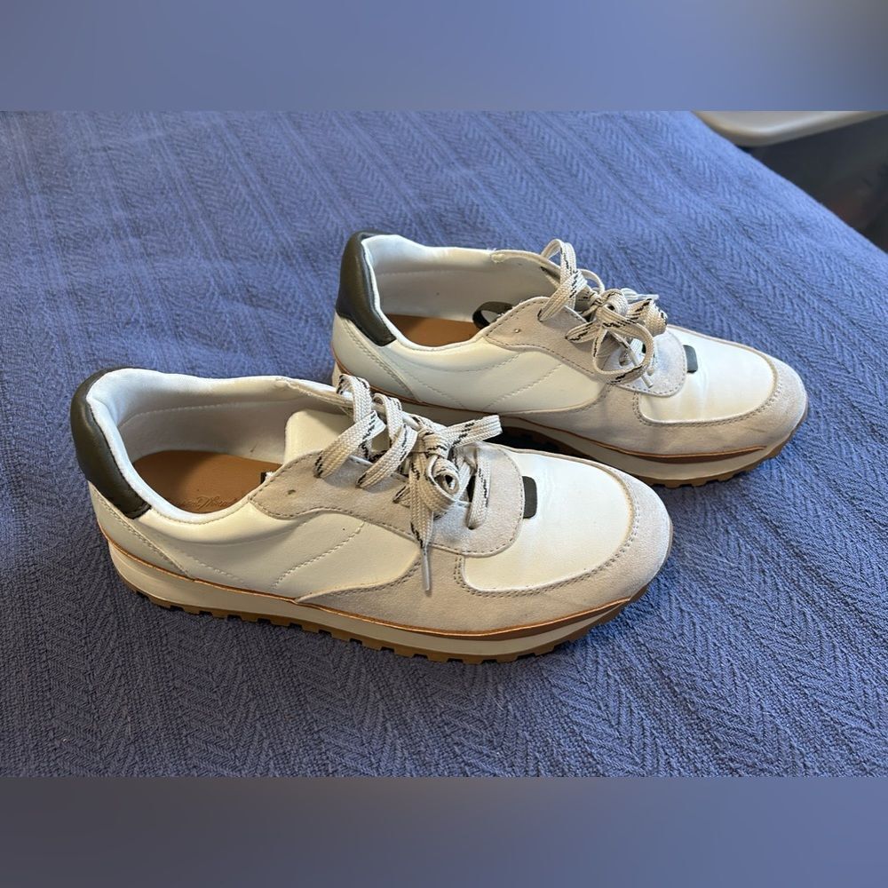 Universal Thread sneakers - Picture 4 of 6